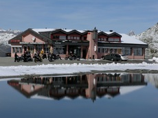 Nufenen Pass 17.09.08: Restaurant Nufenen on the top of the mountain pass crossing